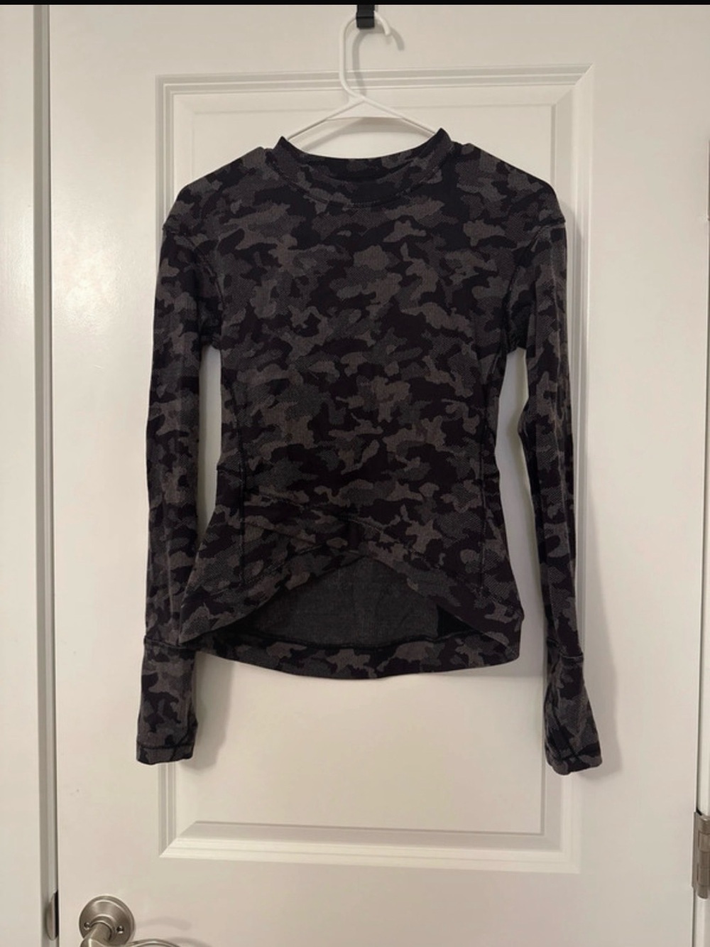 lululemon athletica Women’s Camo Long Sleeve Crewneck Top - Black & Gray